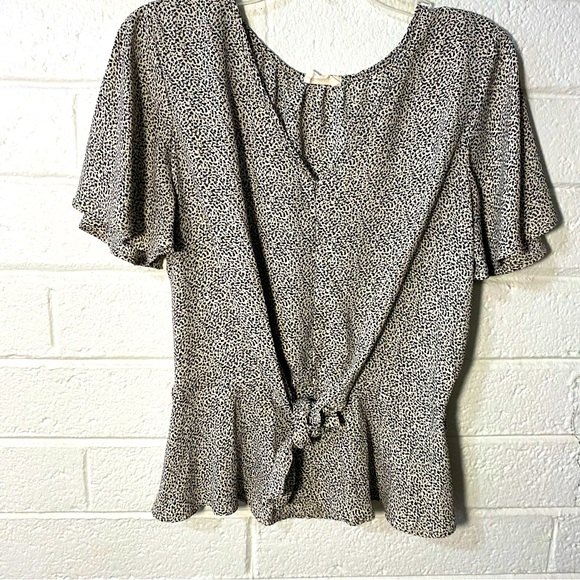 Flowy Lightweight Blouse Polka Dots Micro Animal Print Fitted V Neck Shortsleeve - Picture 1 of 9